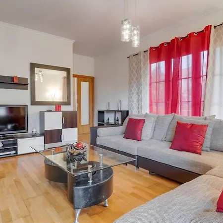 Yellow House Porto Moniz