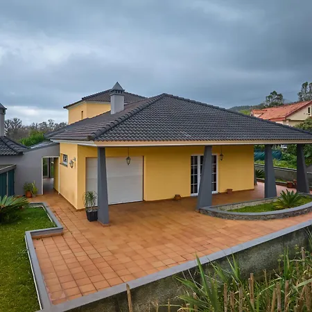 Dom wakacyjny Yellow House Porto Moniz