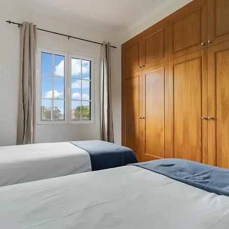 Semesterbostad Yellow House Porto Moniz