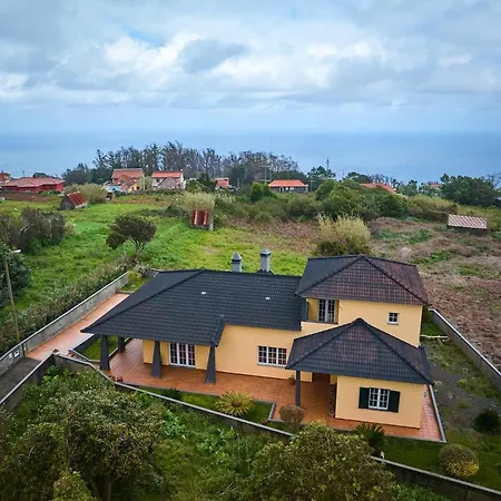 Yellow House * Porto Moniz