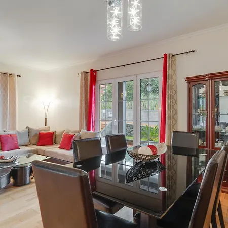 Semesterbostad Yellow House