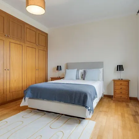 Semesterbostad Yellow House *