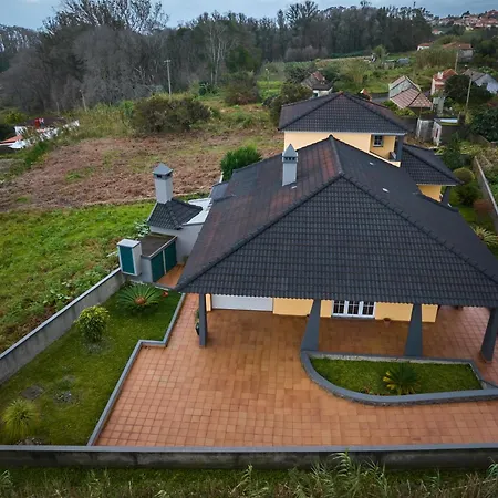 Yellow House Semesterbostad *