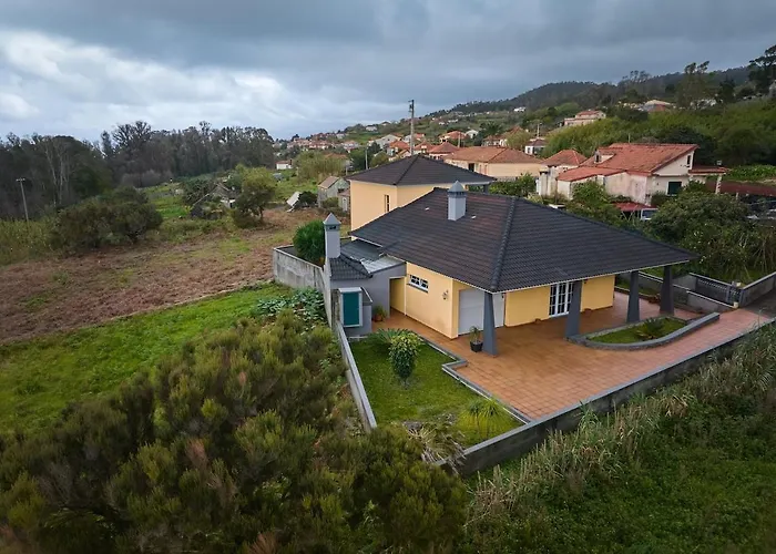 Yellow House Porto Moniz