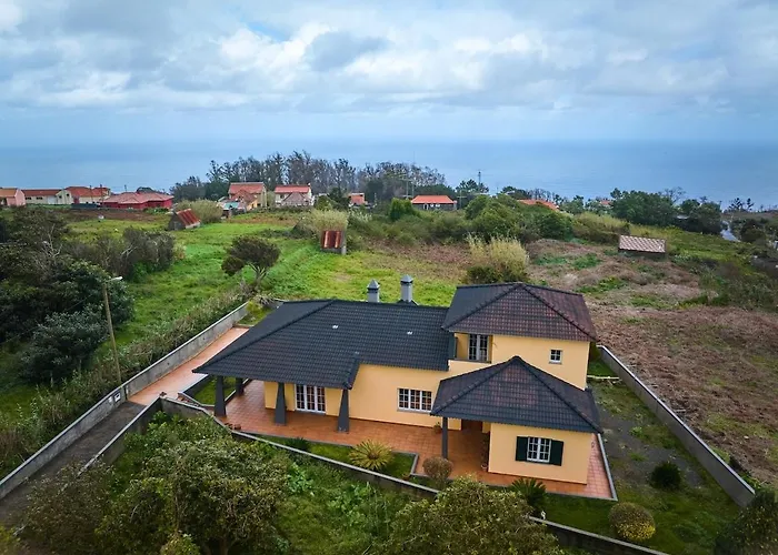Yellow House * Porto Moniz