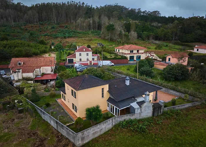 Yellow House * Porto Moniz