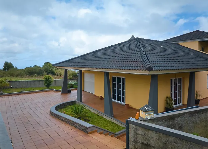 Yellow House Casa de Férias Porto Moniz