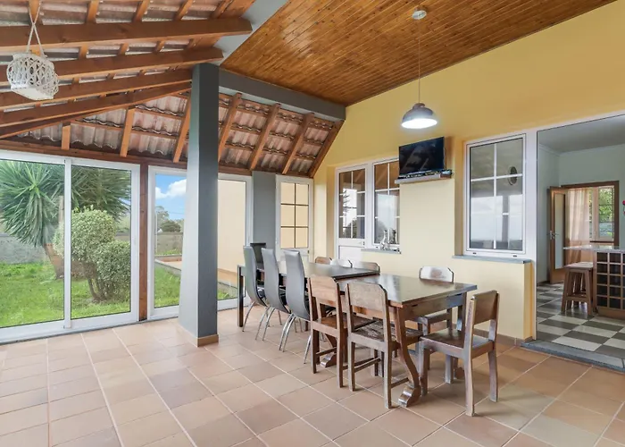 Yellow House Porto Moniz