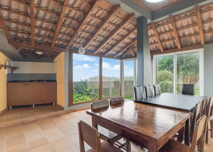 Yellow House 度假居 莫尼兹港