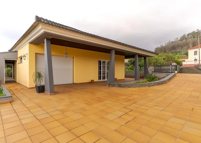 度假居 Yellow House