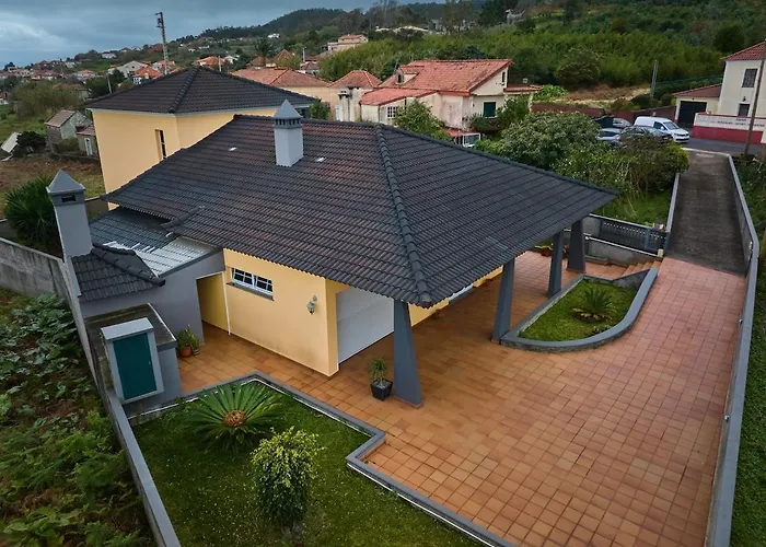 Casa de Férias Yellow House *